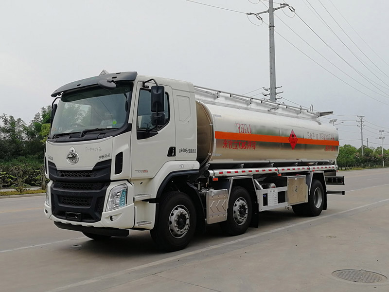 Bad driving habits of tanker drivers in summer are easy to bring safety risks