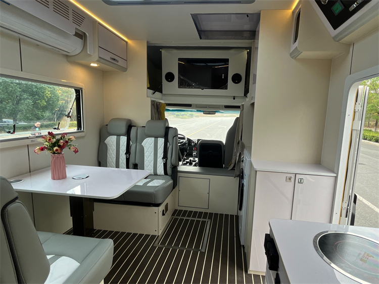 HOWO 4X2 RV Caravan With Liftable Roof
