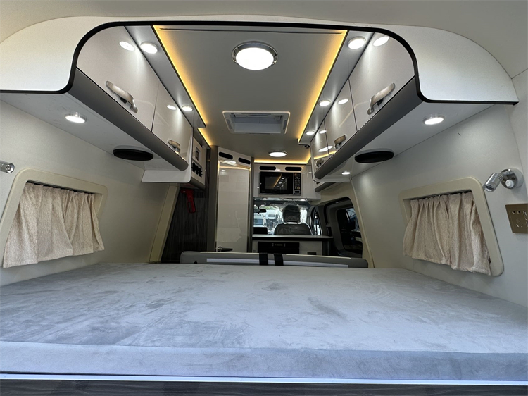 IVECO 6MT Mini Camper Van Class-B RV Motorhome