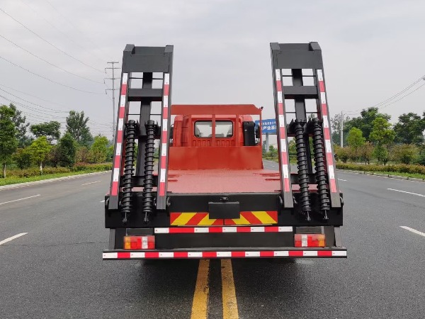 SINOTRUK HOWO 4x2 6.4m Flatbed Truck