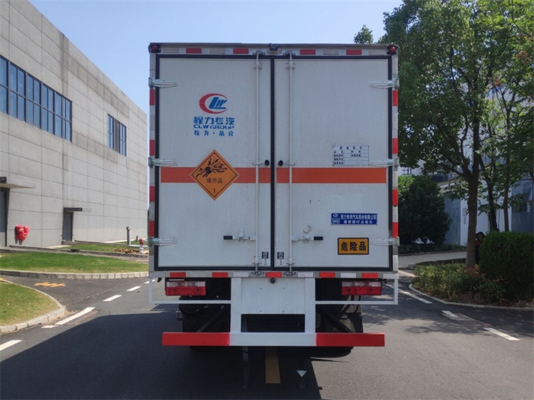 Dongfeng 4x2 5.2m Explosive Transport Truck