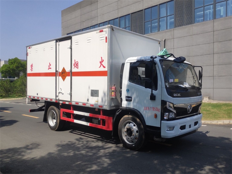 Dongfeng 4x2 5.2m Explosive Transport Truck