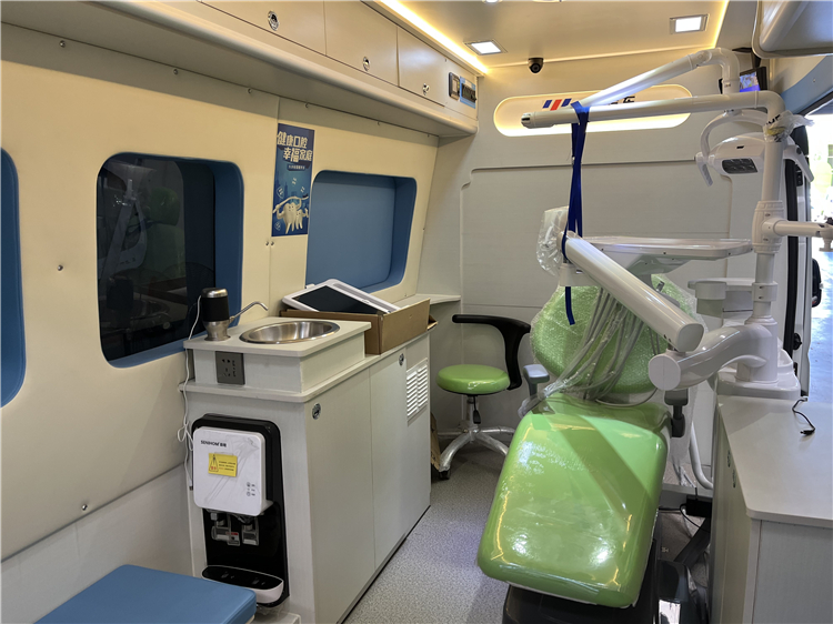 SAIC MAXUS 4x2 Mobile Dental Clinic Car