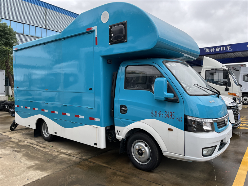 Dongfeng 4x2 Small Food Truck Large Space Mobile BBQ Fast Food Vending Cart